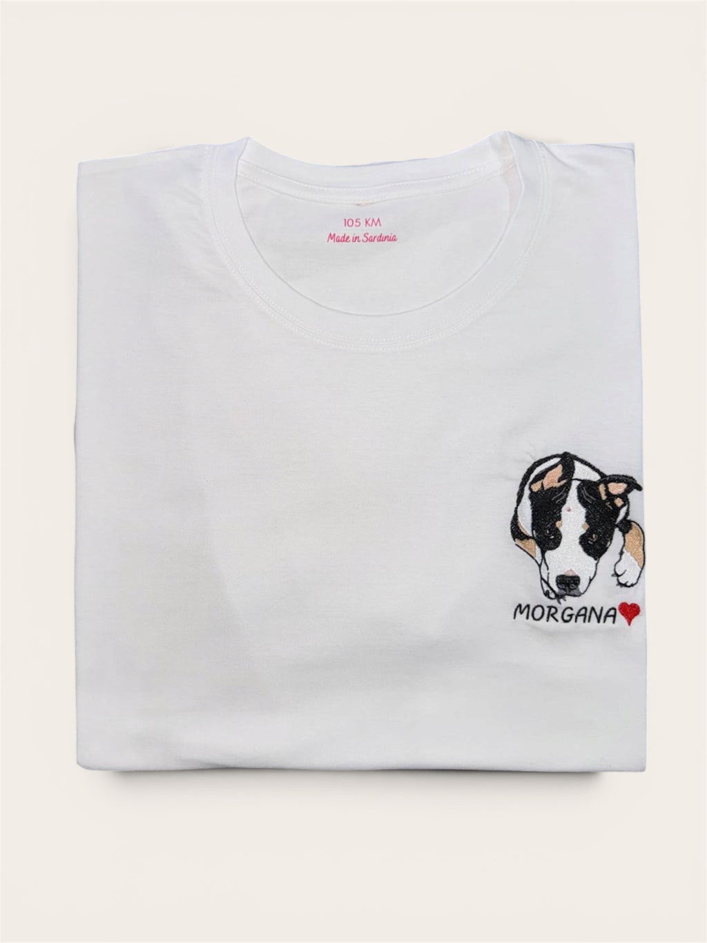 T-shirt con un soggetto con ricamo pieno
