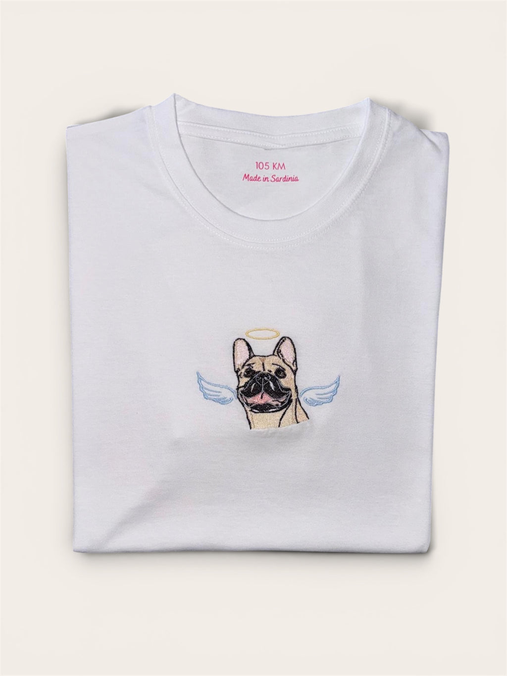 T-shirt con un soggetto con ricamo pieno